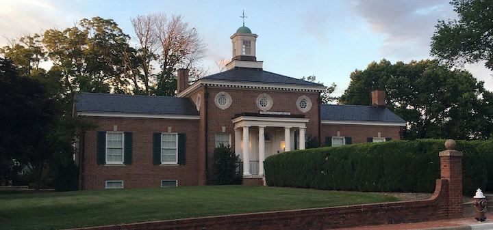 A photo of Thomas Balch Library.