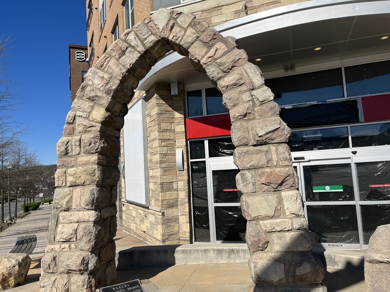 Picture of closed Target through Arch 2_center